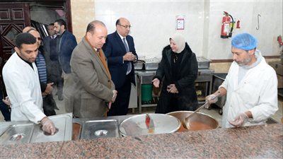 رئيس جامعة المنصورة يفاجئ المدن الجامعية بزيارة لمتابعة مستوى الخدمات