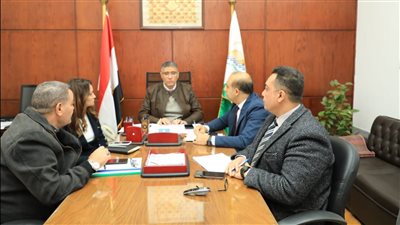 محافظ الجيزة يلتقي وفد وزارة البيئة لبحث مشروع إدارة وإعادة تدوير المخلفات