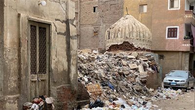 المقامات في المنصورة مش محفوظة .. اضرحة أولياء الله آيلة للسقوط بين احضان القمامة