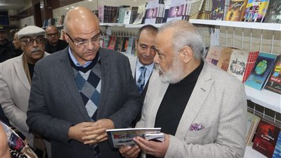 محافظ القليوبية يفتتح معرض الكتاب الأول بقصر ثقافه القناطر الخيرية