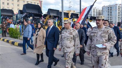 محافظ الإسكندرية يشهد اصطفاف مُعدات المحافظة لمُجابهة الأزمات والكوارث