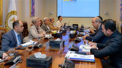 وزيرة البيئة تستقبل وزير الطيران المدني لبحث التعاون المشترك
