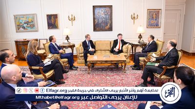 وزير الخارجية والهجرة يستقبل مستشار الأمن القومي البريطاني