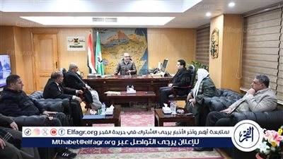 محافظ الفيوم يناقش مع التجار آليات نقل سوق الجملة 