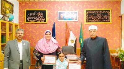 أزهر القليوبية يكرم الطالبة 
