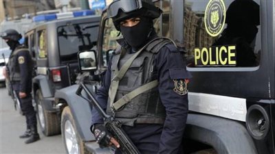 إنقاذ أحد الأشخاص وطفلين محتجزين داخل مصعد بأحد العقارات بالقاهرة