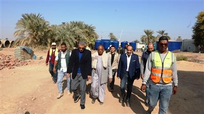 محافظ أسوان يتفقد مشروع إنشاء محطة تنقية مياه الشرب بنصر النوبة