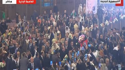 شاهد.. استقبال حافل من الأقباط للرئيس السيسي أثناء حضوره قداس عيد الميلاد
