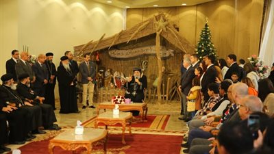 البابا تواضروس يستقبل المهنئين بعيد الميلاد المجيد بالكاتدرائية بالعباسية 