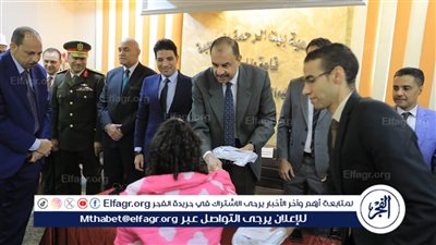 محافظ سوهاج يشارك أطفال 