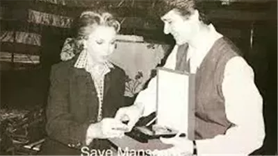 مدرسة العائلة المقدسة بالمنصورة تنعي الإعلامية الراحلة 