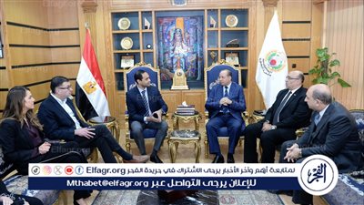 رئيس جامعة المنصورة يستقبل وفد 