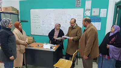 مدير تعليم المنوفية يتابع امتحانات نهاية الفصل الدراسي لصفوف النقل بقويسنا