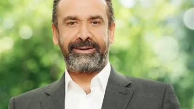 كريم عبد العزيز يشعل افتتاح المتحف المصري الكبير: 