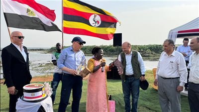 وزير الري يتفقد موقع المشروع المصري لمقاومة الحشائش المائية بالبحيرات العظمى بأوغندا