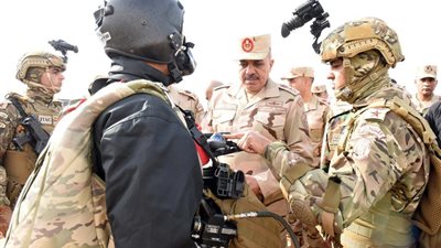 رئيس أركان حرب القوات المسلحة يتفقد عددًا من الأنشطة التدريبية لقوات المظلات