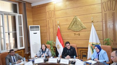 رئيس جامعة بنها يترأس اجتماع مراجعة نظام الجودة والسلامة والصحة المهنية