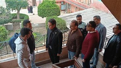 رئيس جامعة بنها يتفقد المدينة الجامعية بكفر سعد (صور)