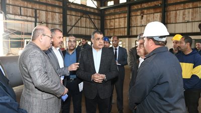 من داخل مصنع 