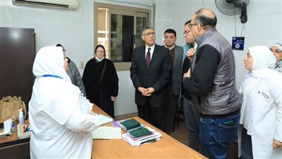 محافظ الجيزة يلتقى بمدير فرع هيئة التأمين الصحي لبحث سبل تعزيز الخدمات