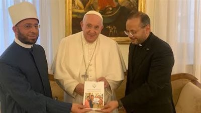 وزير الأوقاف يتلقى رسالة من بابا الفاتيكان بمناسبة اليوم العالمي للسلام