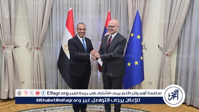 وزير الخارجية والهجرة يلتقي رئيس وزراء صربيـا