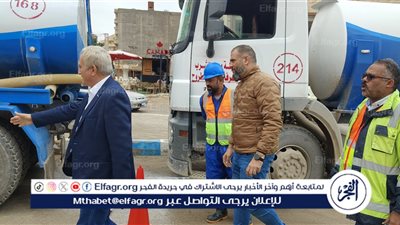  رئيس شركة مياه مطروح يتفقد فريق الأزمات والطوارئ