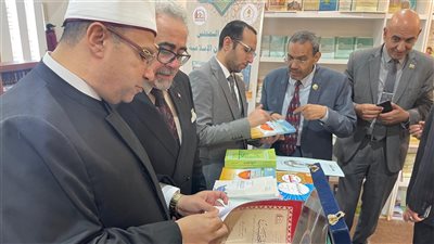 الأمين العام لاتحاد أدباء وكتاب العرب يشيد بجناح مجلس الشئون الإسلامية 