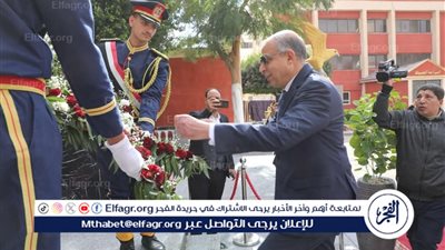 محافظ المنيا يضع اكليلا من الزهور على النصب التذكاري للشهداء ويقدم التهنئة بعيد الشرطة الـ73