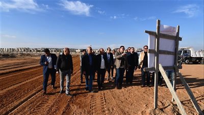 وزير الاسكان يتفقد رفع كفاءة الطرق والمحاور والمشروعات الجارية بالأراضي المضافة لمدينة الشروق