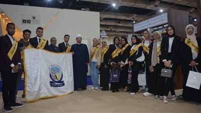 طلاب جامعة جنوب الوادي يزورون جناح المجلس الأعلى للشؤون الإسلامية