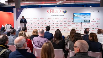 وزير السياحة والآثار يعقد مؤتمر صحفي بإسبانيا واهتمام بموعد افتتاح المتحف الكبير