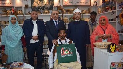 مساعد رئيس الوزراء والأمين العام للشئون الإسلامية يزوران جناح 