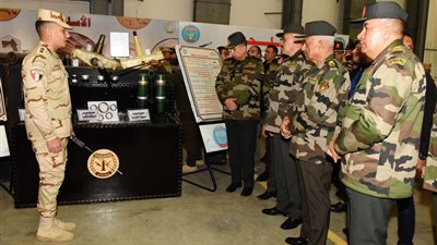 وزير الدفاع والإنتاج الحربى يتفقد أحدث منظومات التأمين الفنى والاصلاح بالورش الرئيسية للأسلحة