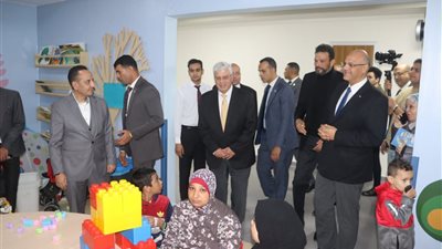 وزير التعليم العالي ومحافظ القليوبية في زيارة تفقدية لمصابي غزة بمستشفى الناس