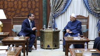 بعد بموافقة السيسي..رئيس التنظيم والإدارة يبلغ شيخ الأزهر بتعيين 