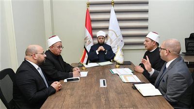 لمتابعة الانضباط الإداري والدعوي.. وزير الأوقاف يلتقي مدير أوقاف الغربية