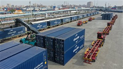 استمرار التشغيل التجريبي لمحطة شحن القطارات بالحاويات في محطة تحيا مصر بميناء الإسكندرية