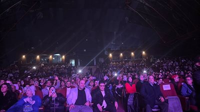 بالصور.. إقبال جماهير على حفل حكيم في مسرح البالون 