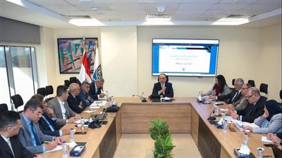 شيمي يستعرض موقف مشروعات قطاع الأدوية ومؤشرات الأداء المالية والتشغيلية