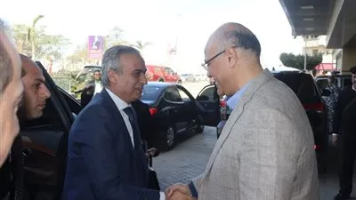 محافظ القليوبية يبحث آليات ضبط الأسواق وأسعار السلع