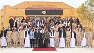 قيادة المنطقة الغربية العسكرية تستقبل عددًا من شيوخ وعواقل القبائل وممثلى المجتمع المدني بمحافظة مطروح