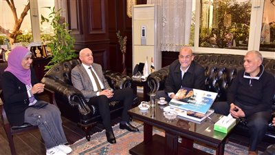 محافظ الأقصر يلتقي مع منسق مشروع حصر أملاك الدولة بالهيئة المصرية العامة للمساحة