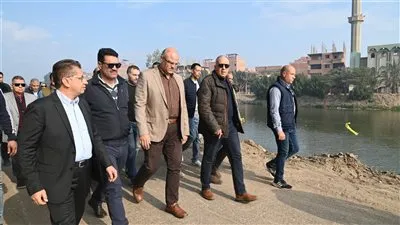 وزير الري يتفقد موقع تنفيذ عملية إحلال وتجديد قنطرة فم بحر مويس بالقليوبية