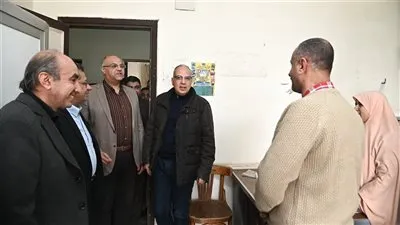 وزير الري يلتقي العاملين بالإدارة المركزية لري القليوبية