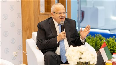 رئيس جامعة القاهرة الأسبق يدعو إلى تحقيق السلام العالمي القائم على العدل