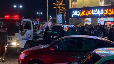 سيارة تقتحم مطعم مأكولات سريعة ببورسعيد وتصيب مواطنين اثنين