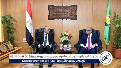 وزير العمل ومحافظ الفيوم يكرمان أوائل خريجات التدريب المهني ويسلمان عقود عمل لذوي الهمم