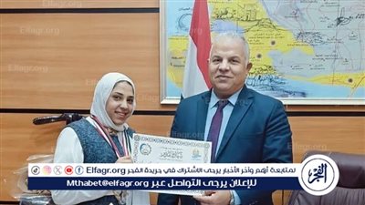 وكيل تعليم الفيوم يكرم الطالبة هاجر أحمد لفوزها بالميدالية البرونزية في بطولة الجمهورية لرفع الأثقال