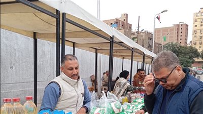 للمرة الـ11 على التوالي.. تنظيم أسواق اليوم الواحد في إمبابة بمحافظة الجيزة لتوفير السلع بأسعار مخفضه 